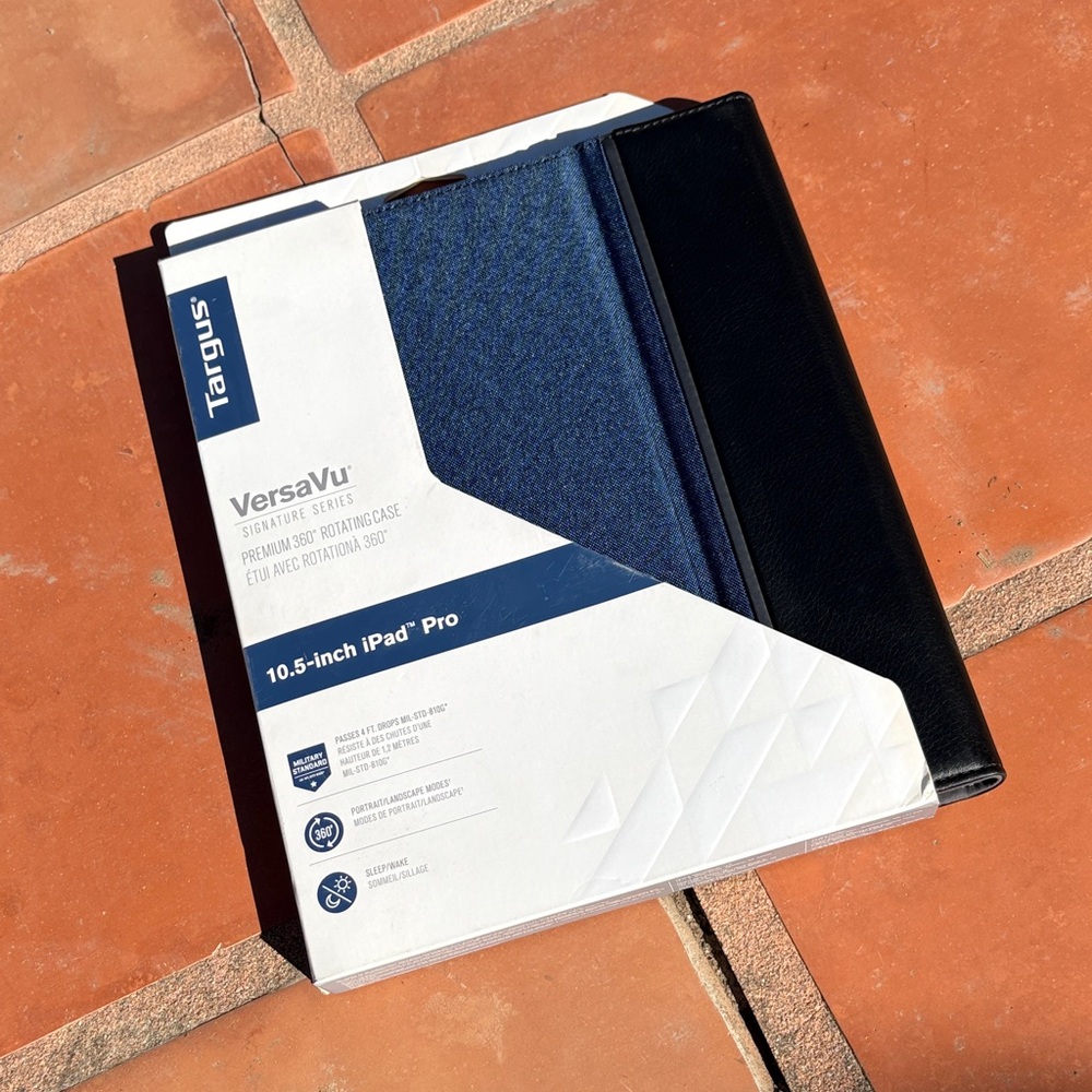 Targus VersaVu iPad Pro Case in Navy and Black